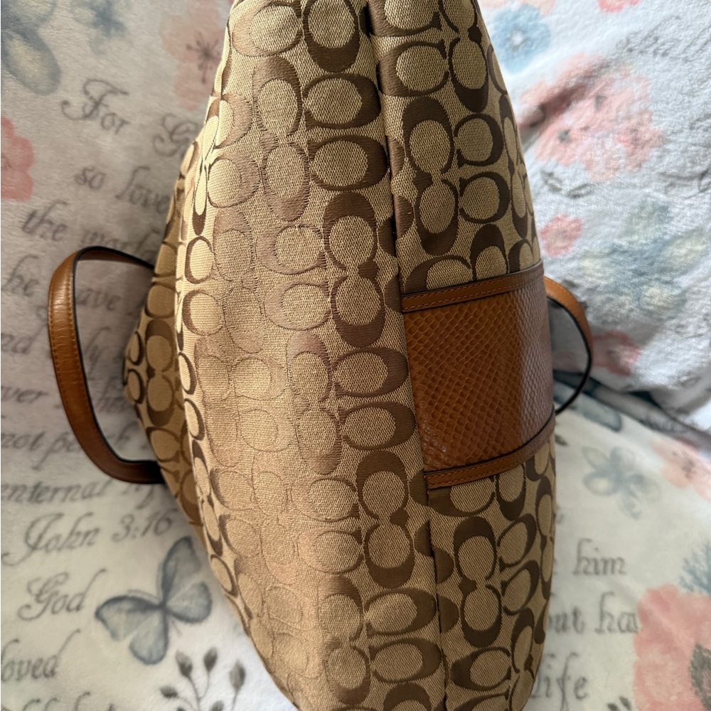 COACH F31444 Signature Snakeskin Stripe Saddle Tote Khaki Shoulder Bag EUC - Picture 5 of 16